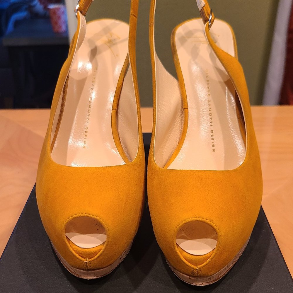 Yellow Giuseppe Zanotti slingbacks 39.5M